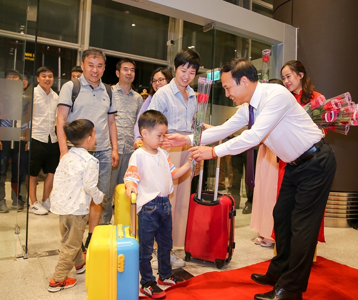 Đón chuyến bay Vân Đồn - Thẩm Quyến, sân bay Vân Đồn hiện thực hóa mục tiêu thị trường quốc tế don chuyen bay van don tham quyen san bay van don hien thuc hoa muc tieu thi truong quoc te