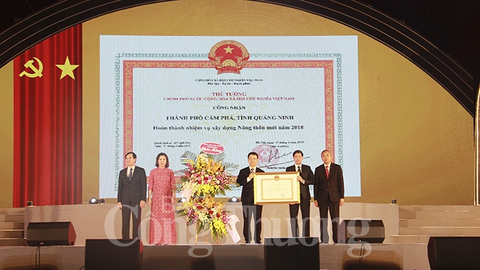 tp cam pha hoan thanh nhiem vu xay dung nong thon moi