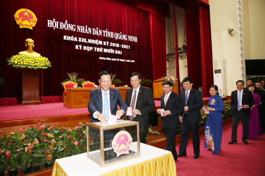 quang ninh co tan chu tich hdnd chu tich ubnd tinh