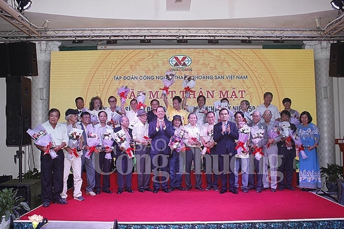 Tri ân các thế hệ văn nghệ sỹ, vận động viên tiêu biểu đóng góp cho sự phát triển của ngành Than và tỉnh Quảng Ninh tkv tri an cac van nghe sy van dong vien tieu bieu