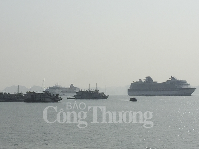 thi diem ghep tau khach tham quan vinh ha long