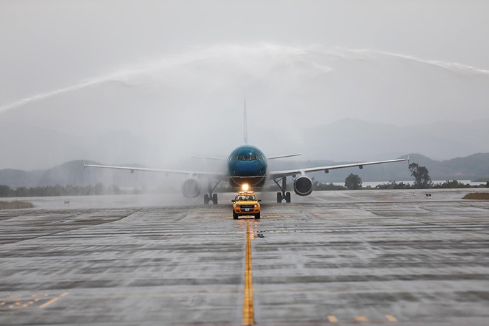 Sân bay Vân Đồn đón chuyến bay đầu tiên từ Đà Nẵng san bay van don don chuyen bay dau tien tu da nang