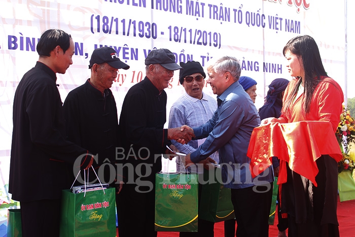 quang ninh soi noi ngay hoi dai doan ket toan dan toc tai huyen van don