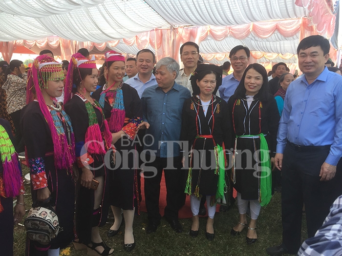 Quảng Ninh: Sôi nổi Ngày hội Đại đoàn kết toàn dân tộc tại huyện Vân Đồn quang ninh soi noi ngay hoi dai doan ket toan dan toc tai huyen van don