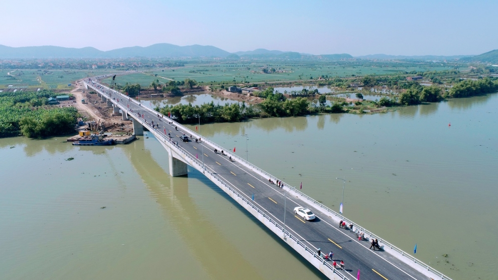 Việc hoàn thành dự án sẽ góp phần thúc đẩy liên kết các tỉnh trong vùng kinh tế trọng điểm Bắc Bộ, vùng Đồng bằng sông Hồng Việc hoàn thành dự án sẽ góp phần thúc đẩy liên kết các tỉnh trong vùng kinh tế trọng điểm Bắc Bộ, vùng Đồng bằng sông Hồng