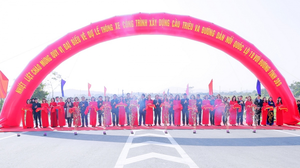 Lễ cắt băng thông xe dự án cầu Triều kết nối 2 tỉnh Quảng Ninh và Hải Dương Lễ cắt băng thông xe dự án cầu Triều kết nối 2 tỉnh Quảng Ninh và Hải Dương