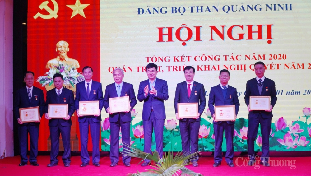 Đảng bộ Than Quảng Ninh làm tốt vai trò lãnh đạo toàn diện Đảng bộ Than Quảng Ninh làm tốt vai trò lãnh đạo toàn diện