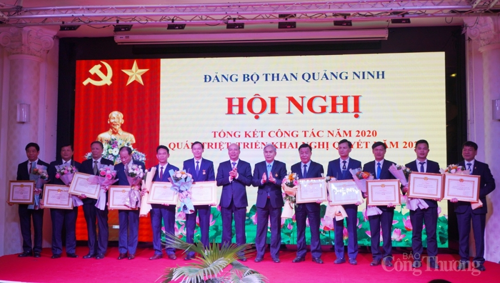 Đảng bộ Than Quảng Ninh làm tốt vai trò lãnh đạo toàn diện Đảng bộ Than Quảng Ninh làm tốt vai trò lãnh đạo toàn diện