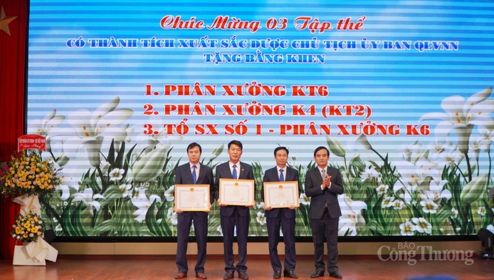 3 tập thể có thành tích xuất sắc năm 2020 được Chủ tịch Ủy ban Quản lý Vốn Nhà nước tặng bằng khen 3 tập thể có thành tích xuất sắc năm 2020 được Chủ tịch Ủy ban Quản lý Vốn Nhà nước tặng bằng khen