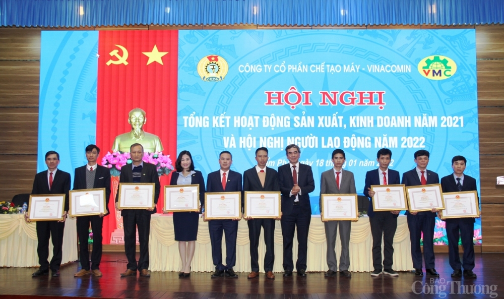 Nhiều tập thể, cá nhân có thành tích xuất sắc trong công tác và sản xuất năm 2021 Nhiều tập thể, cá nhân có thành tích xuất sắc trong công tác và sản xuất năm 2021