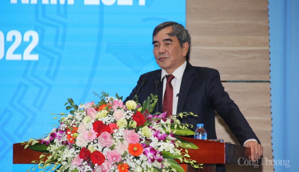 Ông Nguyễn Chiến Thắng -Thành viên Hội đồng thành viên Tập đoàn TKV ghi nhận, biểu dương và chúc mừng những kết quả, thành tích và bước phát triển vượt bậc của Công tyCP Chế tạo máy trong điều kiện khó khăn trong năm 2021 Ông Nguyễn Chiến Thắng -Thành viên Hội đồng thành viên Tập đoàn TKV ghi nhận, biểu dương và chúc mừng những kết quả, thành tích và bước phát triển vượt bậc của Công tyCP Chế tạo máy trong điều kiện khó khăn trong năm 2021