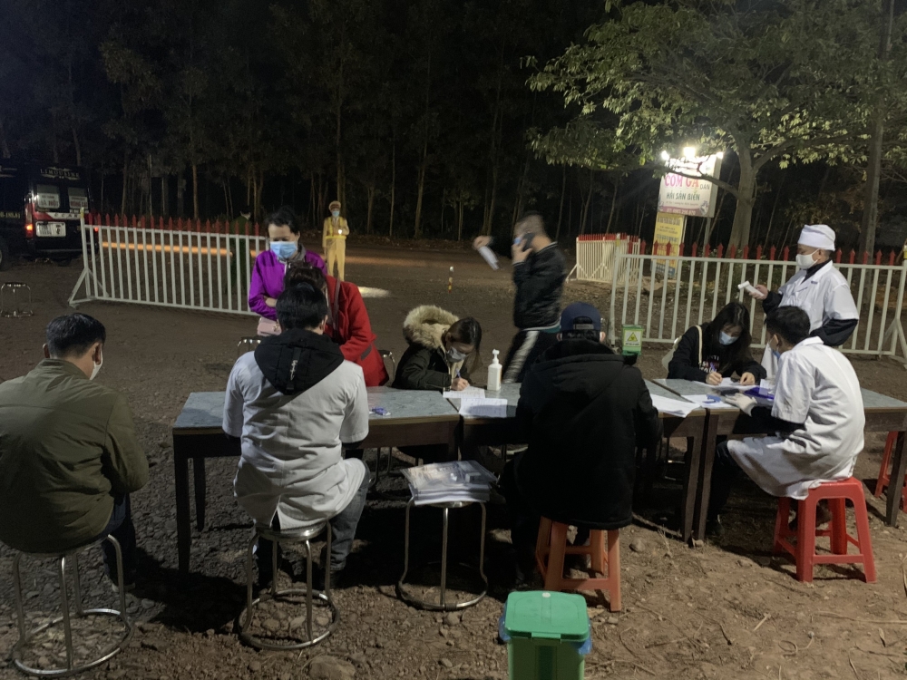 Người vào tỉnh Quảng Ninh thực hiện khai báo y tế Người vào tỉnh Quảng Ninh thực hiện khai báo y tế