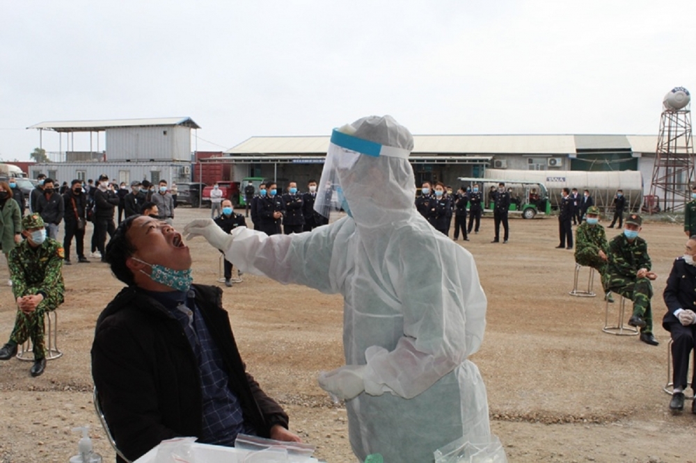 Tỉnh Quảng Ninh thực hiện xét nghiệm y tế cho toàn bộ lực lượng hải quan, biên phòng