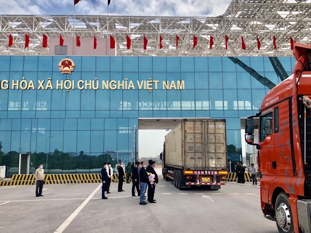 đã có 5 xe nhập khẩu hàng linh kiện điện tử của Công ty TNHH LG Display Việt Nam Hải Phòng làm thủ tục nhập khẩu tại cửa khẩu Bắc Luân II đã có 5 xe nhập khẩu hàng linh kiện điện tử của Công ty TNHH LG Display Việt Nam Hải Phòng làm thủ tục nhập khẩu tại cửa khẩu Bắc Luân II