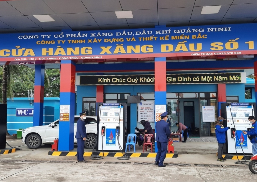Lực lượng QLTT tỉnh Quảng Ninh tăng cường công tác kiểm tra, giám sát hoạt động kinh doanh xăng dầu Lực lượng QLTT tỉnh Quảng Ninh tăng cường công tác kiểm tra, giám sát hoạt động kinh doanh xăng dầu