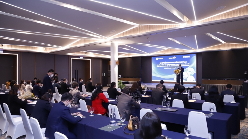 Tại hội thảo, các đại biểu cũng đã trao đổi, đóng góp các kiến nghị, giải pháp tăng cường sự phối hợp chặt chẽ giữa 3 nhà là nhà nước- nhà trường- nhà doanh nghiệp để cung ứng được nguồn nhân lực chất lượng cao cho thị trường lao động. Tại hội thảo, các đại biểu cũng đã trao đổi, đóng góp các kiến nghị, giải pháp tăng cường sự phối hợp chặt chẽ giữa 3 nhà là nhà nước- nhà trường- nhà doanh nghiệp để cung ứng được nguồn nhân lực chất lượng cao cho thị trường lao động.