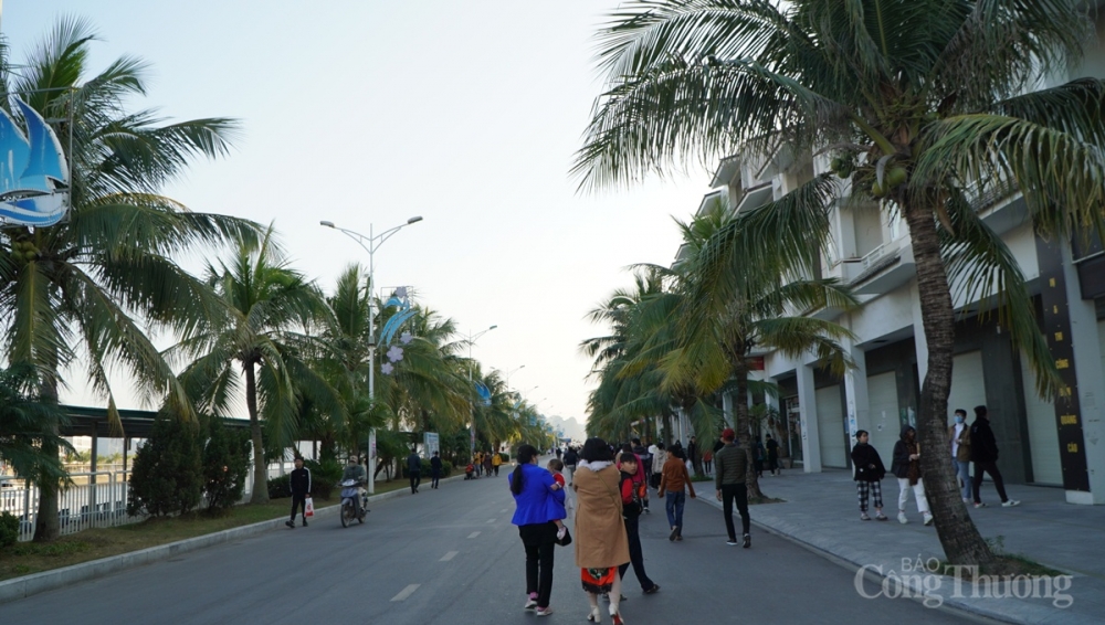 các doanh nghiệp du lịch và các điểm, khu du lịch sẽ phải xây dựng quy trình đưa, đón khách tham quan đảm bảo an toàn dịch bệnh theo yêu cầu mới của tỉnh Quảng Ninh