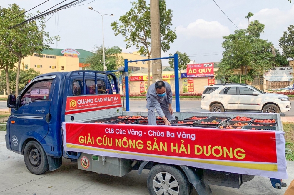 Nhiều Phật tử mở lòng hõ trợ xe vận chuyển nông sản Hải Dương Nhiều Phật tử mở lòng hõ trợ xe vận chuyển nông sản Hải Dương