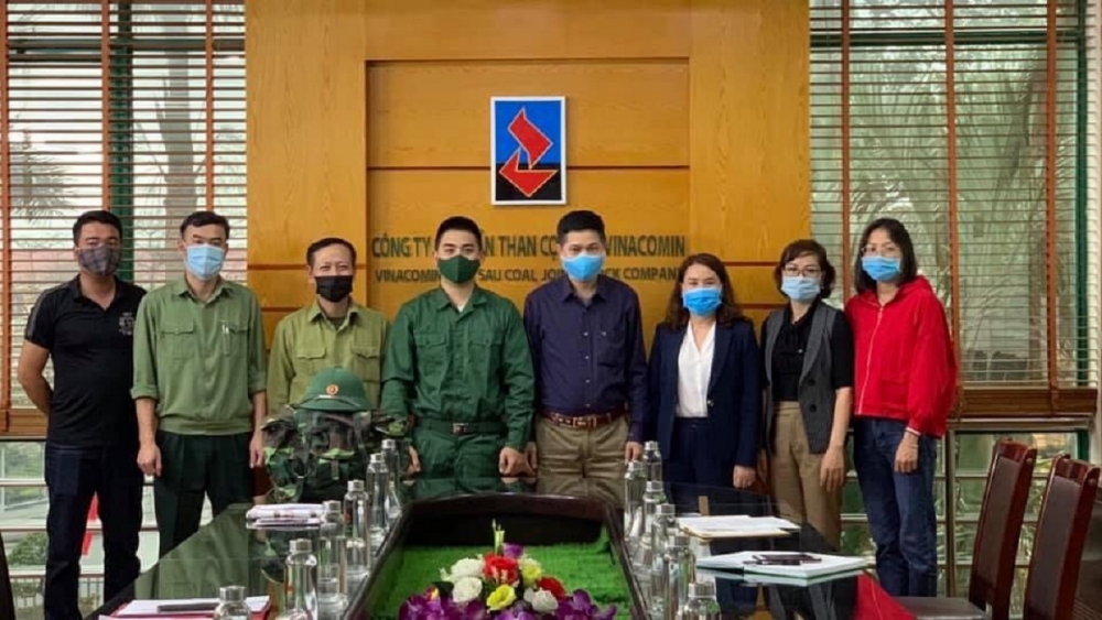 Lãnh đạo Công ty CP than Cọc Sáu gặp mặt, động viên công nhân lên đường thực hiện nghĩa vụ quân sự năm 2021 Lãnh đạo Công ty CP than Cọc Sáu gặp mặt, động viên công nhân lên đường thực hiện nghĩa vụ quân sự năm 2021