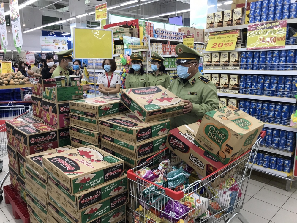 Lực lượng quản lý thị trường trong quá trình kiểm tra, kiểm soát thị trường kết hợp việc tuyên truyền đến các nhà sản xuất, kinh doanh nâng cao ý thức, trách nhiệm trong việc bảo vệ quyền lợi người tiêu dùng