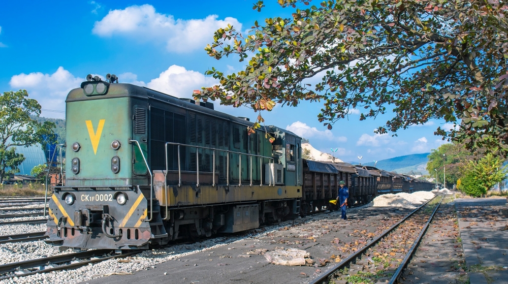 Tàu vận chuyển than tuyến Vàng Danh - Cảng Điền Công tại Công ty kho vận Đá Bạc - Vinacomin