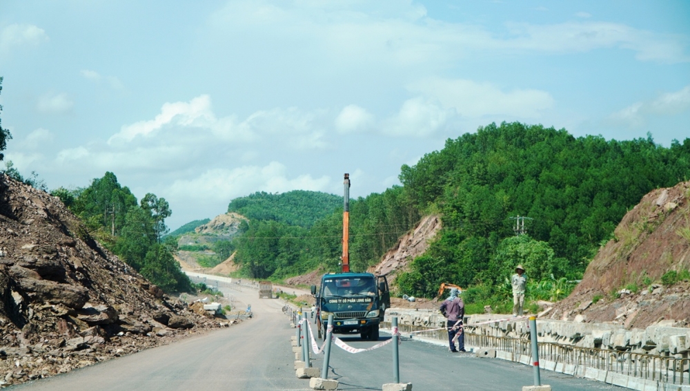 Phát triển hệ thống giao thông trọng điểm là một trong những nhân tố tạo sự phát triển lan tỏa, đồng đều giữa các địa phương ở Quảng Ninh