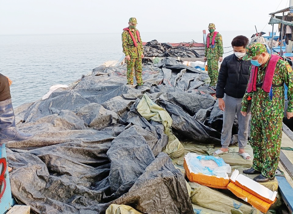 Số nội tạng động vật không nguồn gốc xuất xứ bị bắt giữ trên biể Số nội tạng động vật không nguồn gốc xuất xứ bị bắt giữ trên biể