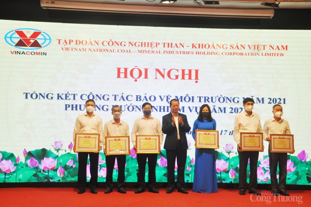 ặng bằng khen cho các cá nhân, tập thể đạt thành tích xuất sắc trong công tác bảo vệ môi trường năm 2021 ặng bằng khen cho các cá nhân, tập thể đạt thành tích xuất sắc trong công tác bảo vệ môi trường năm 2021