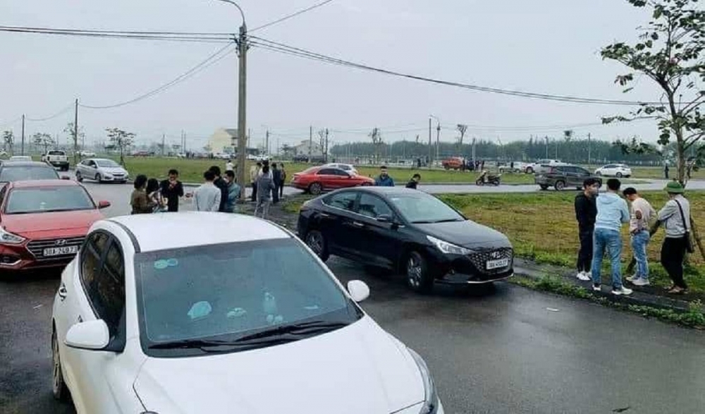 một số dự án còn chưa lựa chọn được nhà đầu tư, hoặc giao đất. Tuy nhiên, các “cò” đất đã rao bán công khai một số dự án còn chưa lựa chọn được nhà đầu tư, hoặc giao đất. Tuy nhiên, các “cò” đất đã rao bán công khai