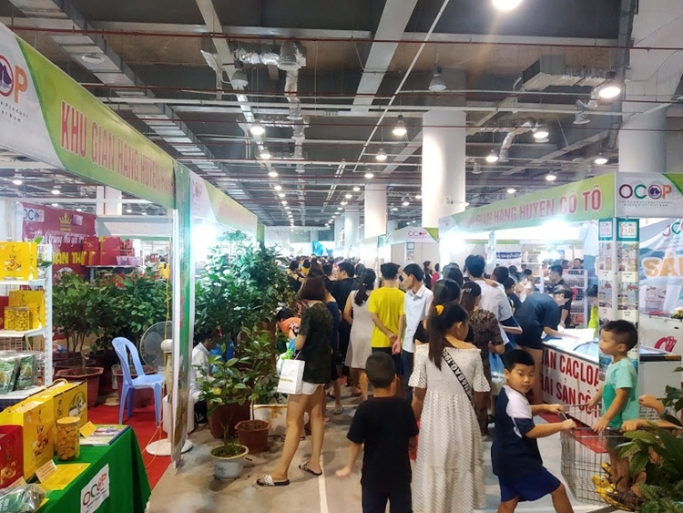 quang ninh chu trong phat trien thuong mai dich vu gan voi du lich