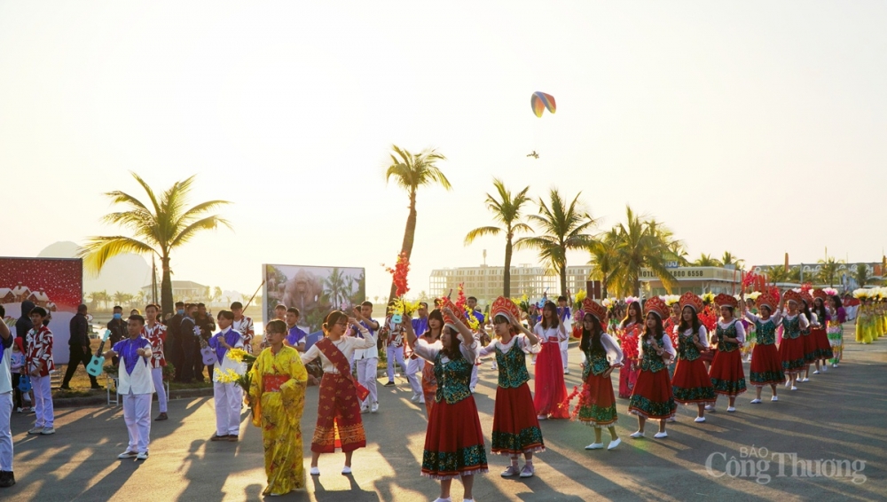 Chương trình diễu hành, biểu diễn dù lượn sẽ diễn ra tại Khu du lịch quốc tế Tuần Châu trong tháng sắp tới