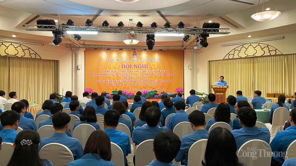 Công đoàn TKV tiếp tục tập trung thực hiện hoàn thành các nội dung trong nửa nhiệm kỳ còn lại, trước mắt là năm 2021; tăng cường tuyên truyền chủ trương, đường lối của Đảng, nhà nước, nhiệm vụ của TKV; phối hợp với chuyên môn thực hiện các phong trào thi đua, thực hiện hiệu quả, thiết thực Tháng Công nhân - Tháng ATVSLĐ năm 2021 Công đoàn TKV tiếp tục tập trung thực hiện hoàn thành các nội dung trong nửa nhiệm kỳ còn lại, trước mắt là năm 2021; tăng cường tuyên truyền chủ trương, đường lối của Đảng, nhà nước, nhiệm vụ của TKV; phối hợp với chuyên môn thực hiện các phong trào thi đua, thực hiện hiệu quả, thiết thực Tháng Công nhân - Tháng ATVSLĐ năm 2021