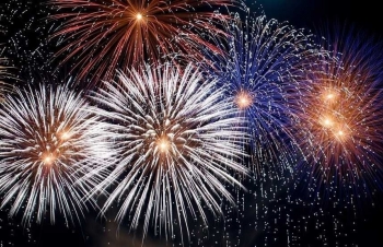 Quảng Ninh dừng tổ chức bắn pháo hoa dịp lễ