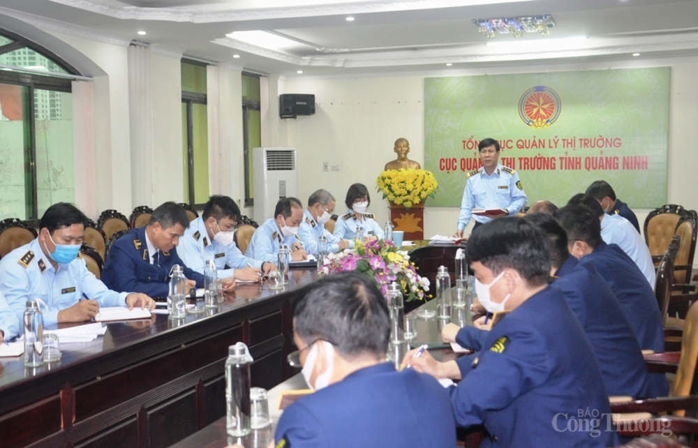 Ông Nguyễn Đình Hưng – Quyền Cục trưởng Cục QLTT Quảng Ninh phát biểu chỉ đạo tại hội nghị