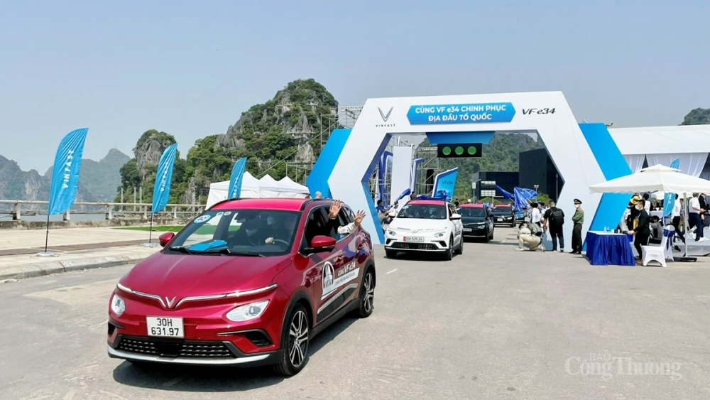 100 ô tô điện VF e34 đã khởi hành sáng 7/4/2022, từ Quảng trường 30/10 (TP Hạ Long, Quảng Ninh) để chinh phục mũi Sa Vĩ - điểm cực Đông Bắc của Tổ quốc 100 ô tô điện VF e34 đã khởi hành sáng 7/4/2022, từ Quảng trường 30/10 (TP Hạ Long, Quảng Ninh) để chinh phục mũi Sa Vĩ - điểm cực Đông Bắc của Tổ quốc