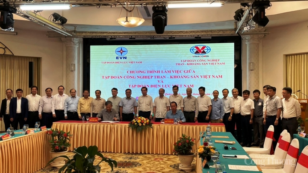 TKV và EVN ký kết thỏa thuận hợp tác cung cấp than cho các nhà máy nhiệt điện thuộc EVN TKV và EVN ký kết thỏa thuận hợp tác cung cấp than cho các nhà máy nhiệt điện thuộc EVN