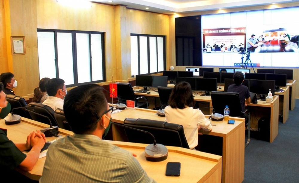 Lãnh đạo thành phố Móng Cái (Việt Nam) và lãnh đạo thành phố Đông Hưng (Trung Quốc) trao đổi về các biện pháp thúc đẩy việc thông quan hàng hóa giữa hai địa phương