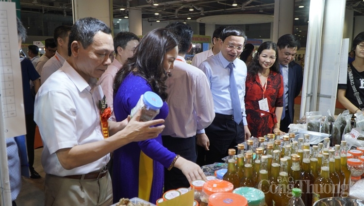 Hội chợ OCOP Quảng Ninh - Hè 2020 đạt tổng doanh thu hơn 12 tỷ đồng hoi cho ocop quang ninh he 2020 dat tong doanh thu hon 12 ty dong