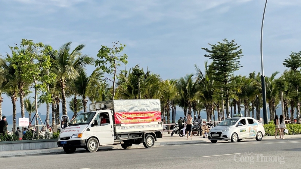 Riêng trong ngày ngày 30/4, toàn tỉnh Quảng Ninh đã xử phạt 33 trường hợp không đeo khẩu trang với tổng số tiền 53 triệu đồng. Trong đó, TP Hạ Long xử phạt 6 trường hợp