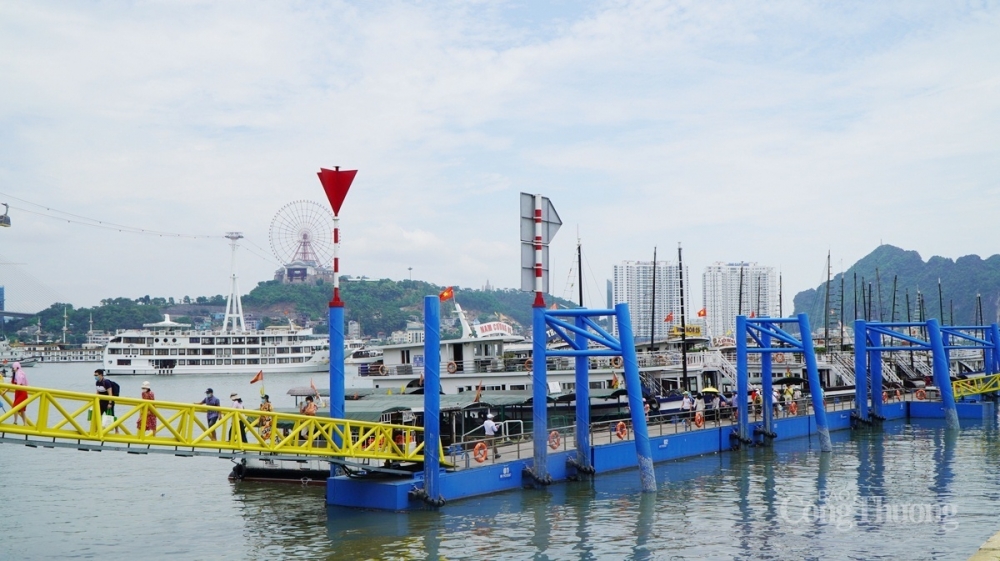 Quảng Ninh tạm dừng hoạt động tham quan, du lịch nhằm đảm bảo an toàn tối đa cho nhân dân trước những diễn biến phức tạp của dịch bệnh Quảng Ninh tạm dừng hoạt động tham quan, du lịch nhằm đảm bảo an toàn tối đa cho nhân dân trước những diễn biến phức tạp của dịch bệnh