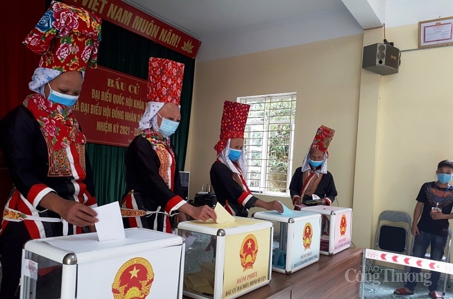 Cử tri cả nước hân hoan trong Ngày hội non sông Cử tri cả nước hân hoan trong Ngày hội non sông