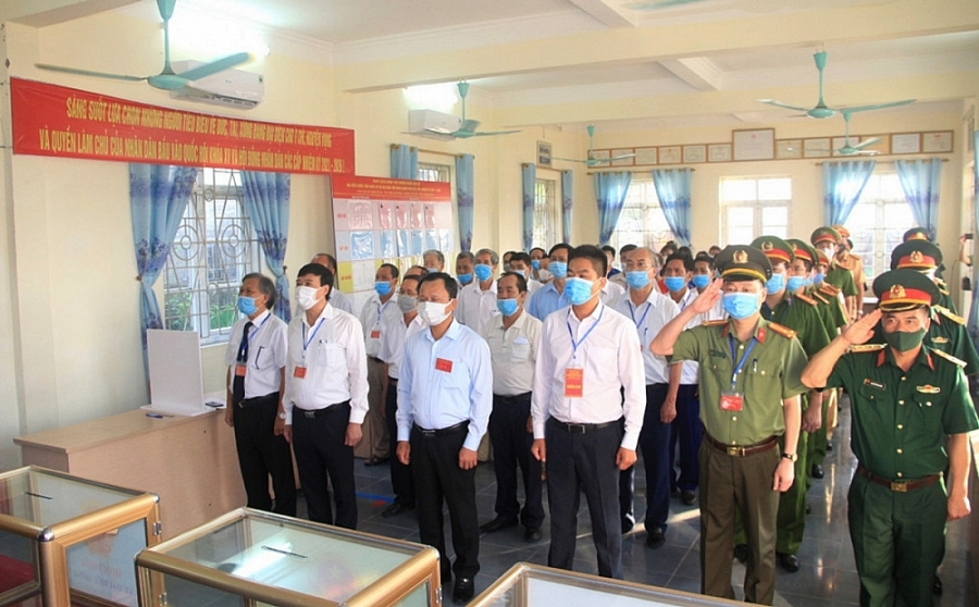 Cử tri cả nước hân hoan trong Ngày hội non sông Cử tri cả nước hân hoan trong Ngày hội non sông
