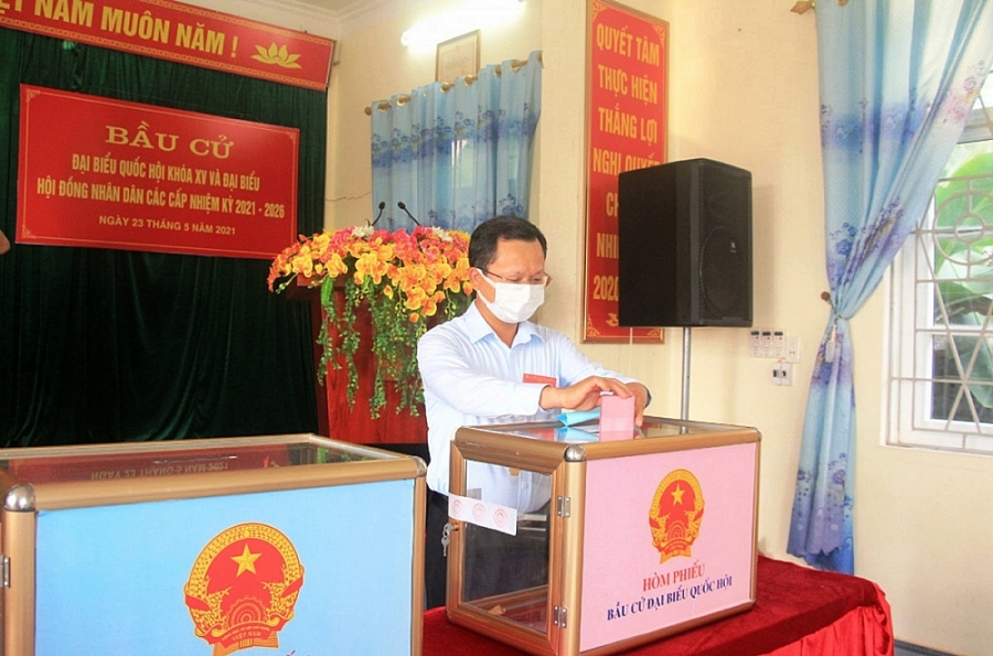 Cử tri cả nước hân hoan trong Ngày hội non sông Cử tri cả nước hân hoan trong Ngày hội non sông