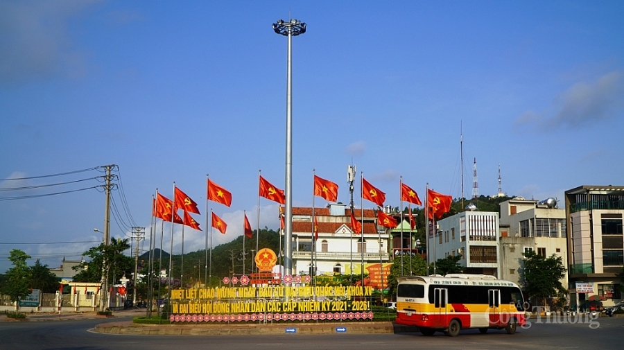 Cử tri cả nước hân hoan trong Ngày hội non sông Cử tri cả nước hân hoan trong Ngày hội non sông