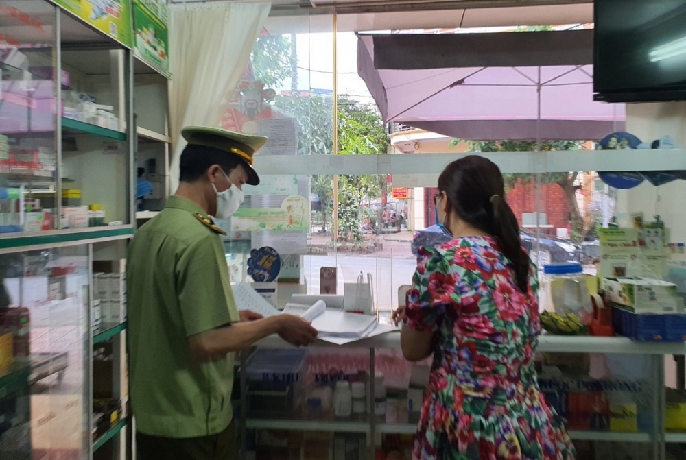 Lực lượng QLLT Quảng Ninh kiểm tra việc hiện quy định 5K phòng chống dịch COVID-19 Lực lượng QLLT Quảng Ninh kiểm tra việc hiện quy định 5K phòng chống dịch COVID-19