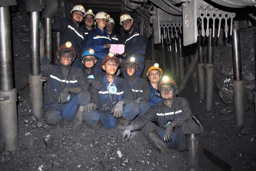 Công đoàn Công ty khen thưởng cho tập thể CBCNV Phân xưởng Cơ khí sửa chữa