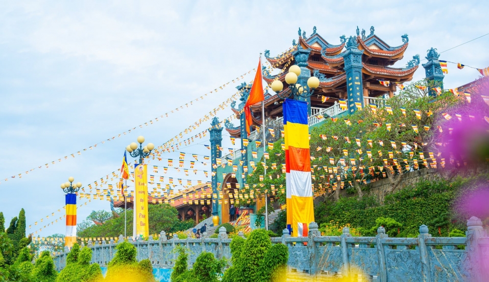 Chùa Ba Vàng được trang hoàng rực rỡ trước ngày Phật đản Chùa Ba Vàng được trang hoàng rực rỡ trước ngày Phật đản