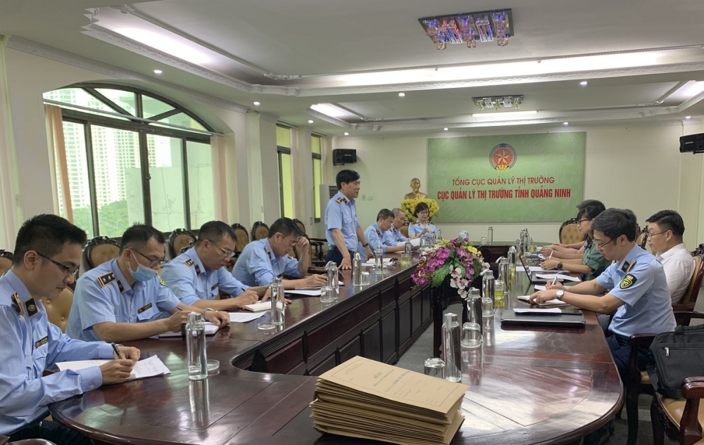 ông Nguyễn Đình Hưng – Quyền Cục Trưởng Cục Quản lý thị trường tỉnh Quảng Ninh báo cáo về công tác thi hành pháp luật về xử lý vi phạm hành chính tại Cục Quản lý thị trường tỉnh Quảng Ninh thực hiện trong các năm 2020 - 2021 ông Nguyễn Đình Hưng – Quyền Cục Trưởng Cục Quản lý thị trường tỉnh Quảng Ninh báo cáo về công tác thi hành pháp luật về xử lý vi phạm hành chính tại Cục Quản lý thị trường tỉnh Quảng Ninh thực hiện trong các năm 2020 - 2021