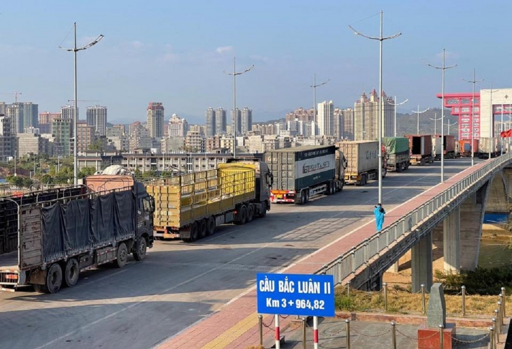 Việc thông quan hàng hóa tại Cửa khẩu cầu Bắc Luân II sẽ dần được mở lại theo 4 giai đoạn Việc thông quan hàng hóa tại Cửa khẩu cầu Bắc Luân II sẽ dần được mở lại theo 4 giai đoạn