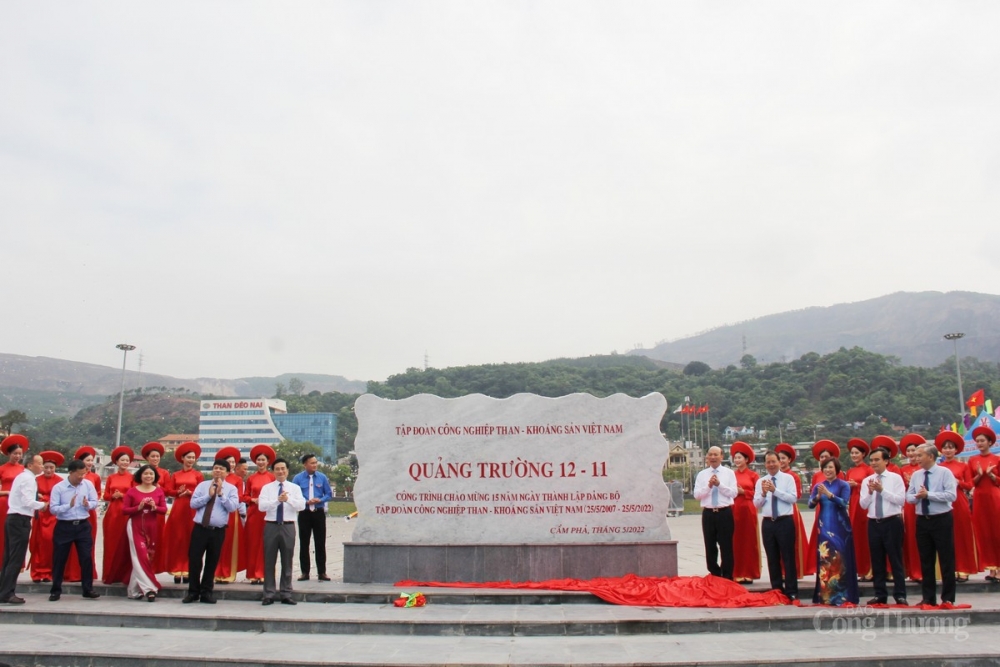 Tập đoàn Công nghiệp Than - Khoáng sản Việt Nam tổ chức gắn biển công trình mở rộng Quảng trường 12-11 Tập đoàn Công nghiệp Than - Khoáng sản Việt Nam tổ chức gắn biển công trình mở rộng Quảng trường 12-11